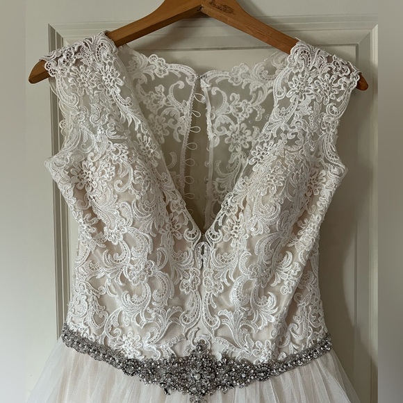 Never worn or altered - Allure Bridal Gown. Size 12 - Picture 2 of 6